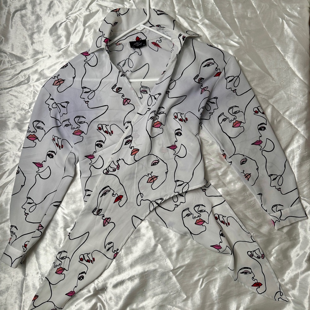 Women or Junior Abstract Face Print long sleeves blouse